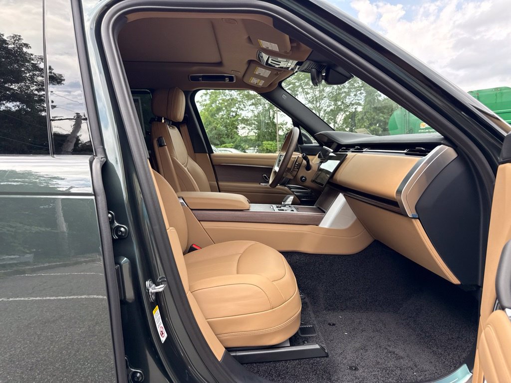 New 2027 Land Rover Range Rover Long Wheelbase SE AWD/4WD image 18