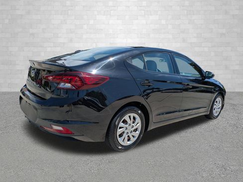 Used 2020 Hyundai Elantra SE FWD image 2
