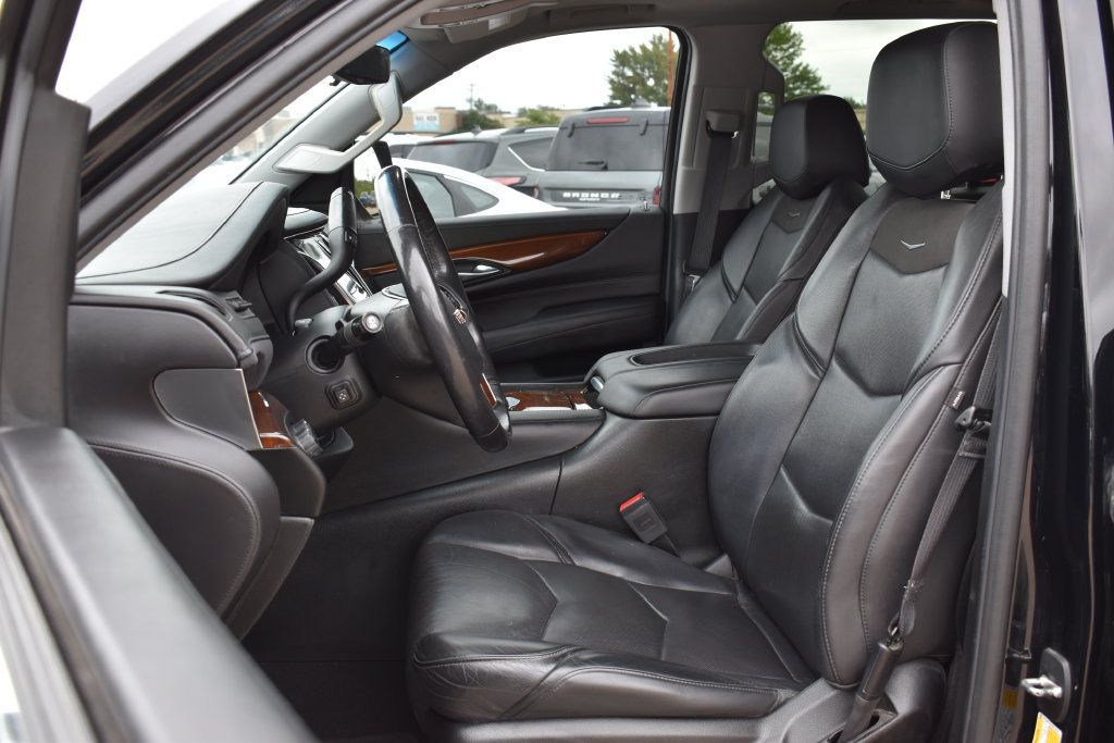 Used 2019 Cadillac Escalade Premium Luxury AWD/4WD image 6