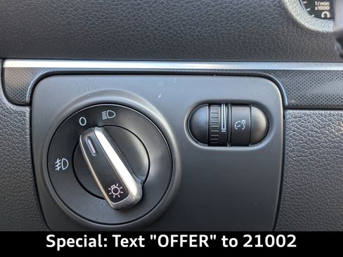 Used 2014 Volkswagen Eos w/ Sport Package image 23