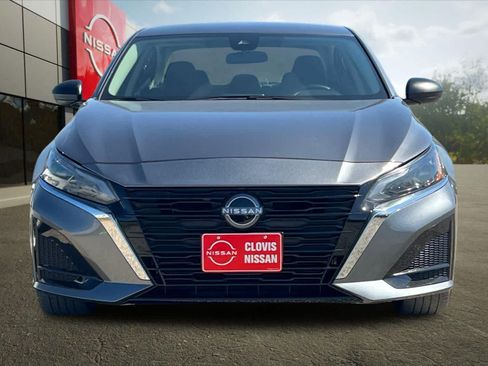 Used 2024 Nissan Altima 2.5 SV FWD image 11