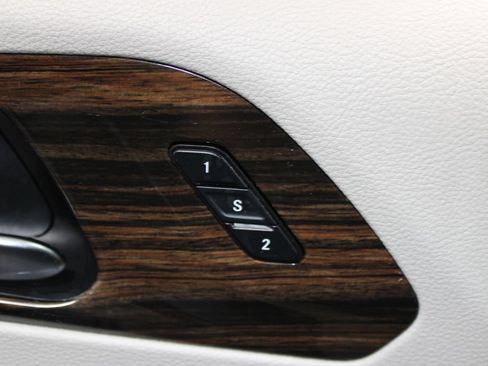 Used 2023 Chrysler Pacifica Limited FWD image 47
