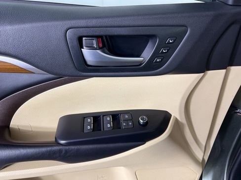 Used 2018 Toyota Highlander Limited image 13