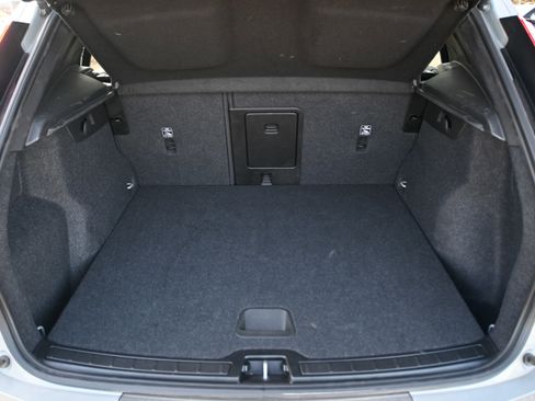 Used 2025 Volvo XC40 B5 Core image 14