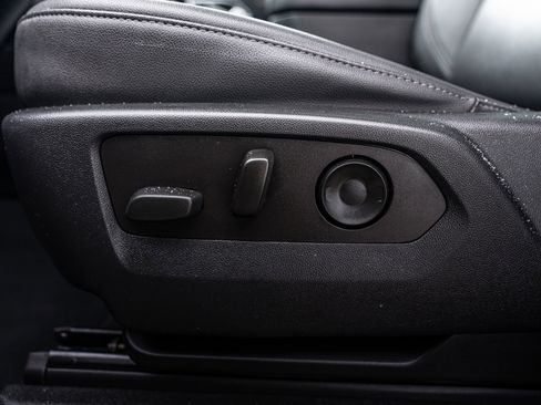 Used 2022 Chevrolet Tahoe Z71 w/ Luxury Package image 16