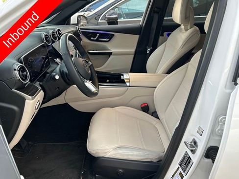 Used 2025 Mercedes-Benz GLC 300 image 2