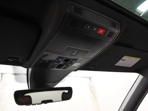 Used 2022 Volkswagen Tiguan SEL R-Line AWD/4WD image 27
