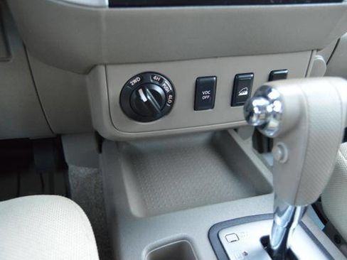 Used 2010 Nissan Frontier SE AWD/4WD image 25