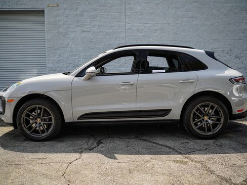 Used 2022 Porsche Macan w/ Premium Package Plus image 10