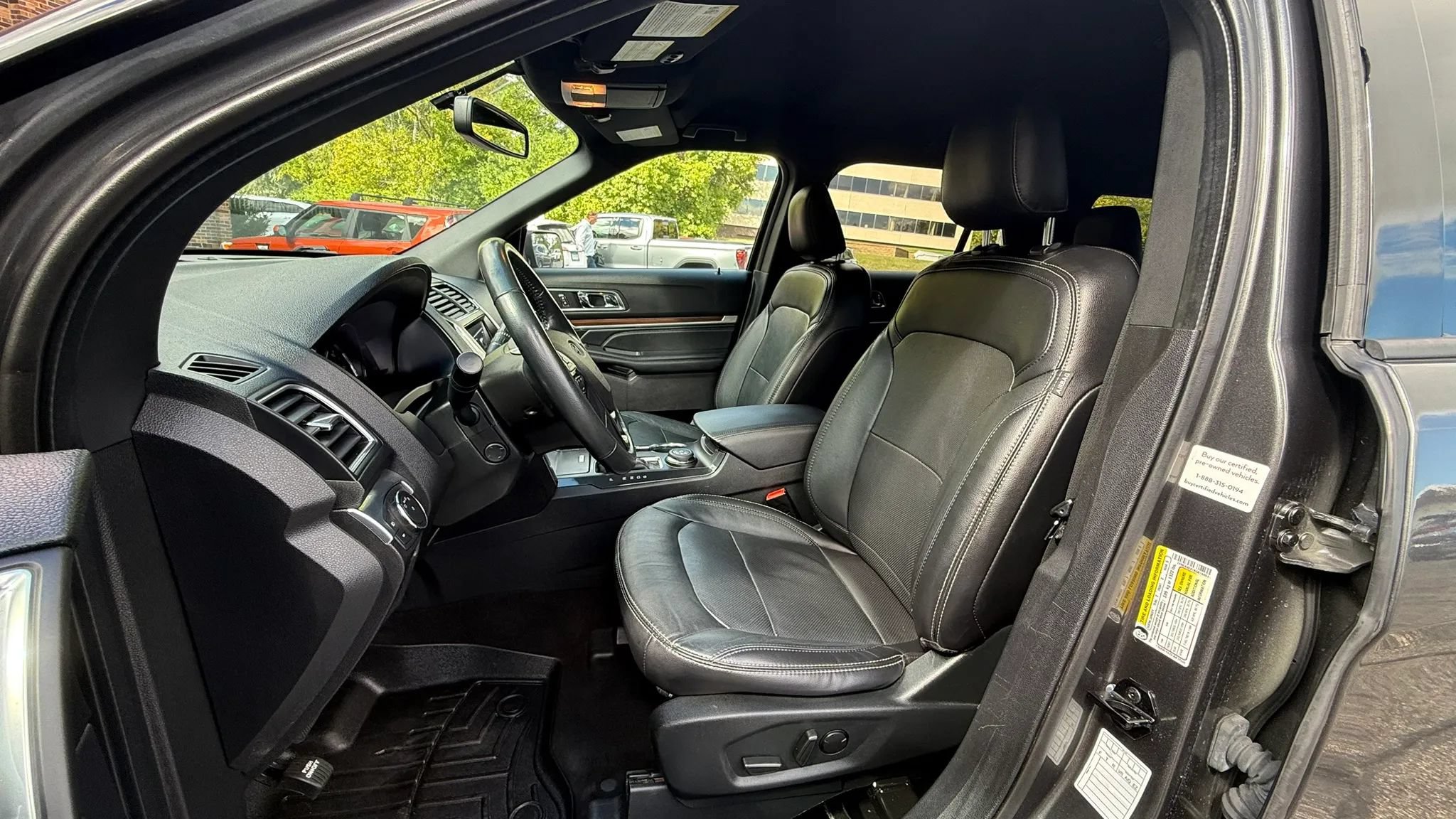 Used 2019 Ford Explorer Limited w/ Class III Trailer Tow Package AWD/4WD image 2
