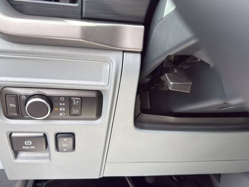 Used 2025 Ford F150 Lightning XLT AWD/4WD image 17