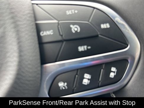 New 2026 Chrysler Pacifica Select AWD/4WD image 23