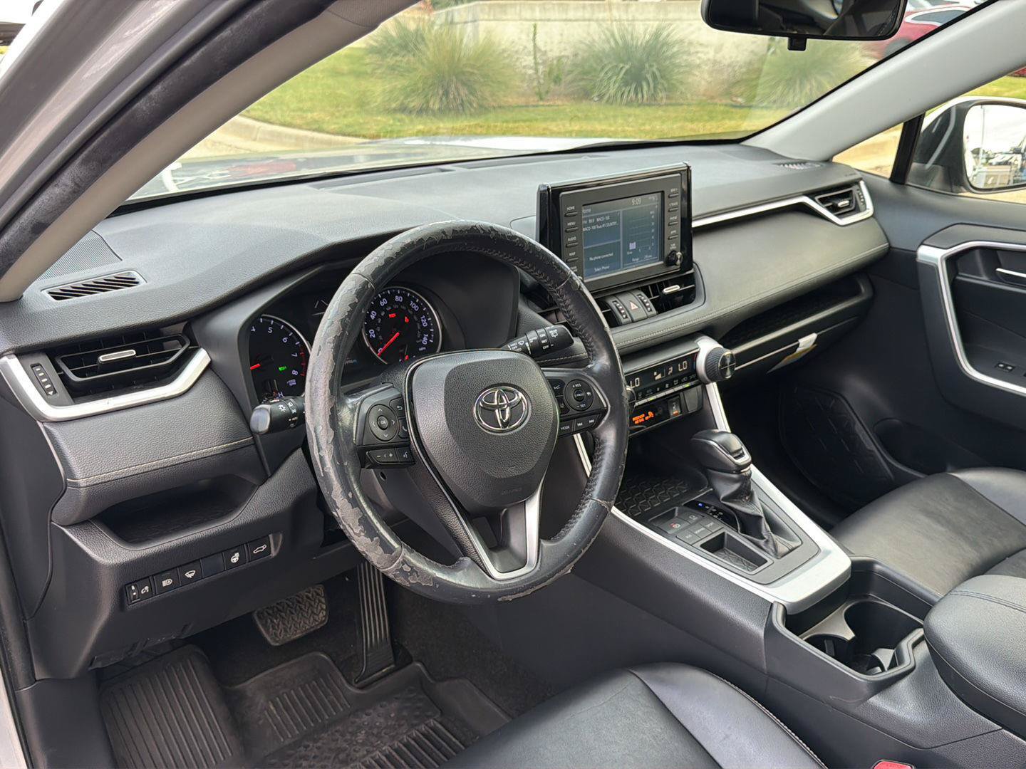 Used 2019 Toyota RAV4 XLE Premium w/ Cold Weather Package FWD image 18