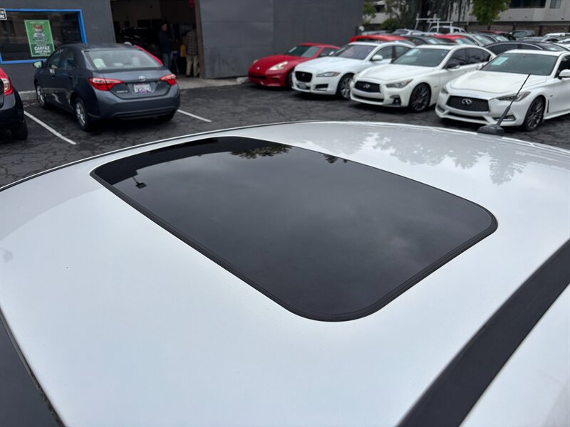 Used 2015 Ford Focus Titanium w/ Titanium Technology Package FWD image 14
