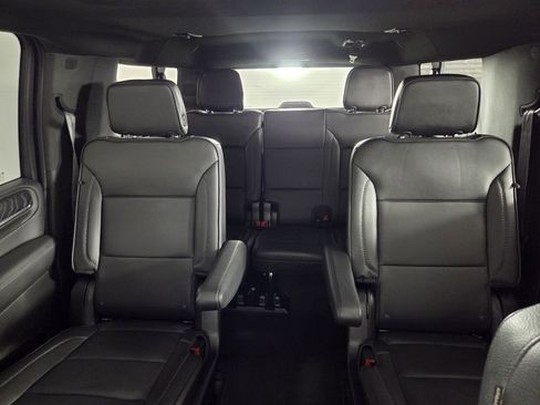 Used 2023 GMC Yukon XL Denali AWD/4WD image 24
