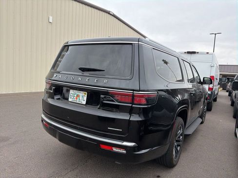 Used 2024 Jeep Wagoneer L Series II RWD image 8