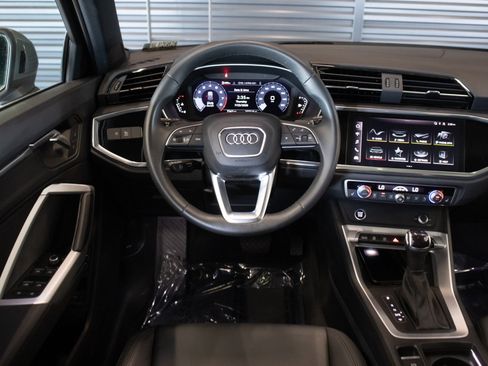 Certified 2025 Audi Q3 2.0T Premium w/ Convenience Package AWD/4WD image 19