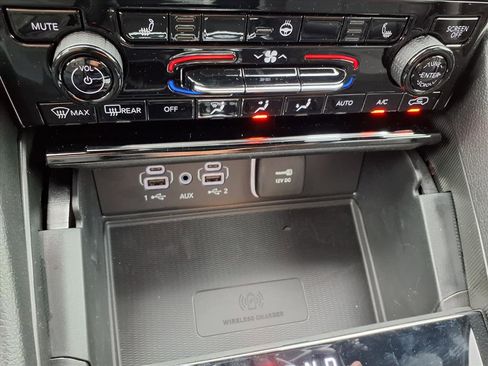 New 2025 Jeep Grand Cherokee L Altitude AWD/4WD image 7