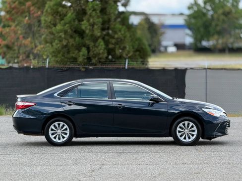 Used 2017 Toyota Camry LE FWD image 7