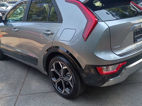 Certified 2025 Kia Niro EX Touring FWD image 6
