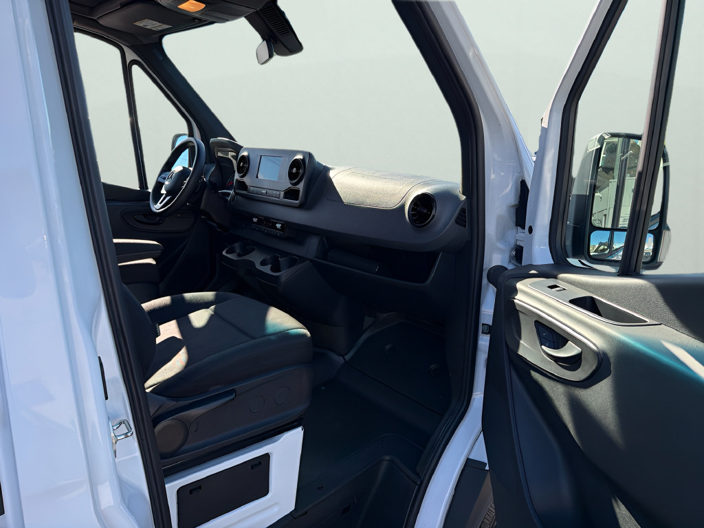 Used 2024 Mercedes-Benz Sprinter 2500 image 12