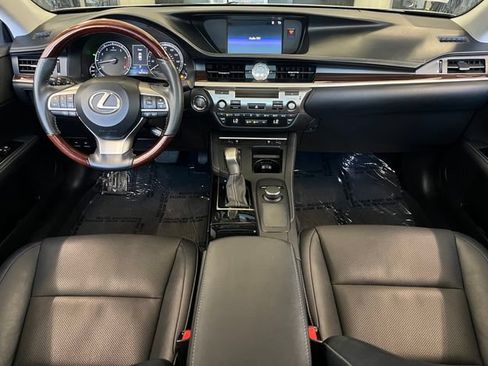 Used 2017 Lexus ES 350 w/ Premium Package FWD image 34