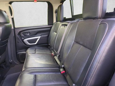 Used 2018 Nissan Titan SL AWD/4WD image 18