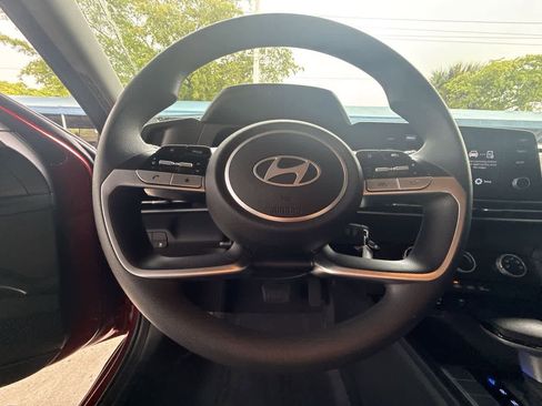 Used 2025 Hyundai Elantra SE FWD image 15