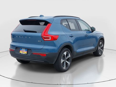 Used 2024 Volvo XC40 B5 Core image 5
