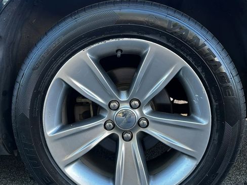 Used 2019 Dodge Challenger SXT image 39