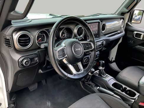 Used 2023 Jeep Wrangler Unlimited Sahara w/ Cold Weather Group AWD/4WD image 17