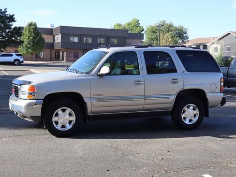 Used 2005 GMC Yukon SLT w/ SLT Preferred Equipment Group AWD/4WD image 10