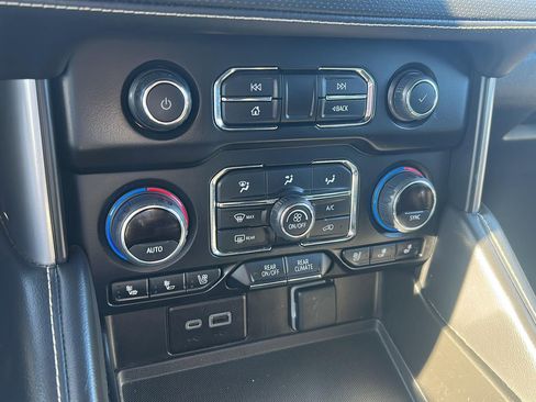 Used 2024 Chevrolet Suburban Premier image 59