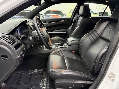 Used 2023 Chrysler 300 C image 19