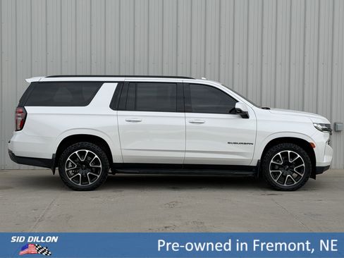 Used 2022 Chevrolet Suburban RST w/ Luxury Package image 3