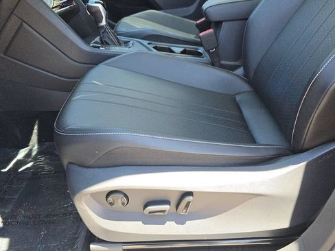Used 2022 Volkswagen Tiguan SE FWD image 21