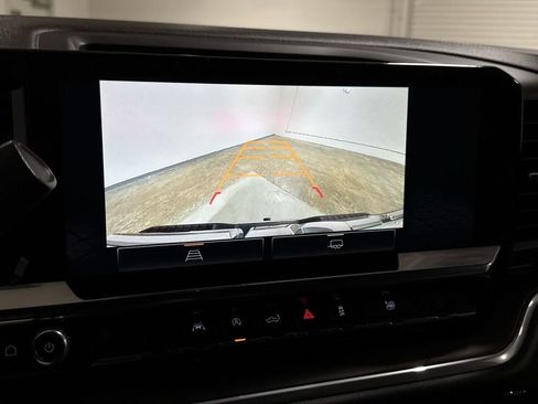 Used 2025 GMC Sierra 1500 SLT AWD/4WD image 16