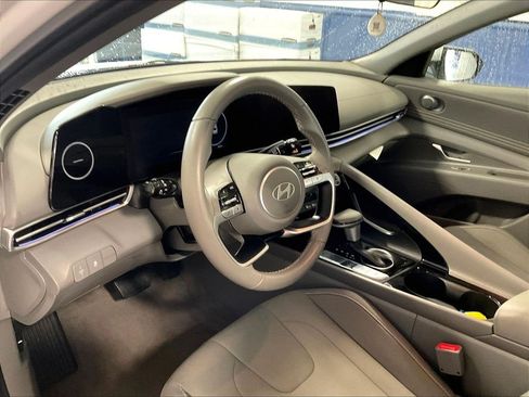 Certified 2025 Hyundai Elantra SEL FWD image 8