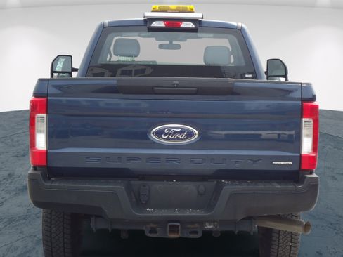 Used 2018 Ford F250 XL w/ Power Equipment Group AWD/4WD image 4