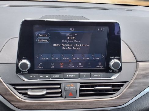 Used 2025 Nissan Altima 2.5 SV FWD image 26