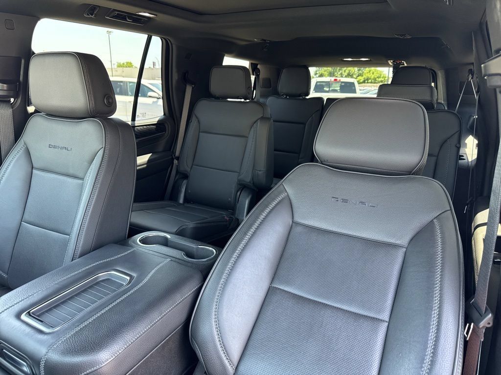 Used 2022 GMC Yukon Denali RWD image 33