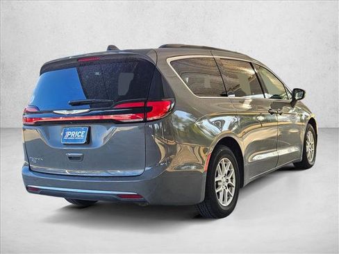 Used 2022 Chrysler Pacifica Touring-L image 5