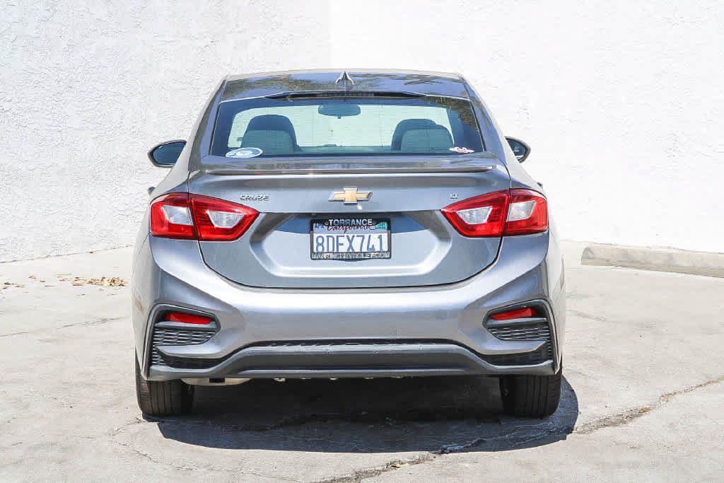 Used 2018 Chevrolet Cruze LT w/ RS Package FWD image 6