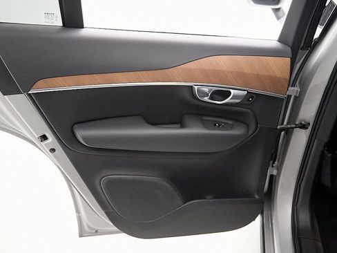Certified 2023 Volvo XC90 B6 Plus AWD/4WD image 18