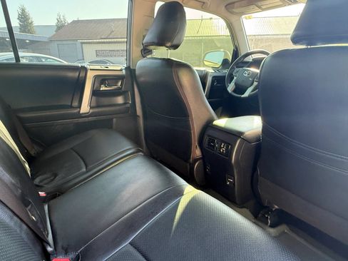 Used 2019 Toyota 4Runner SR5 AWD/4WD image 38