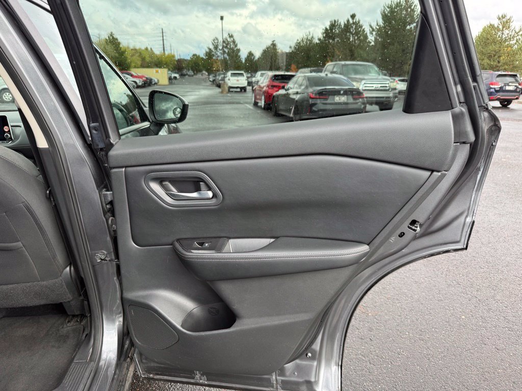 Used 2025 Nissan Rogue SV AWD/4WD image 15