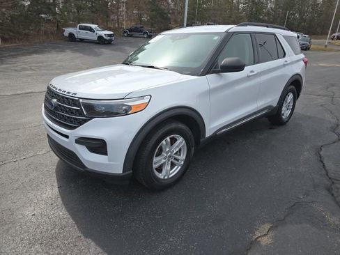 Used 2020 Ford Explorer XLT image 3