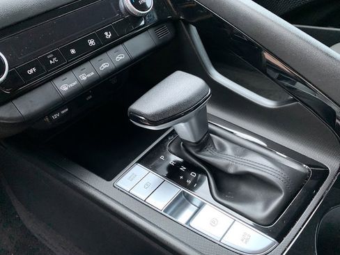 Used 2024 Hyundai Elantra Blue image 27