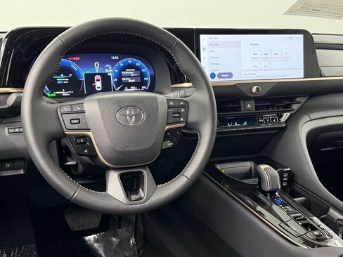 Used 2026 Toyota Crown AWD/4WD image 36