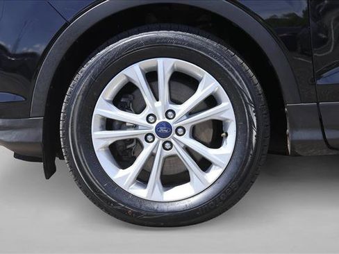 Used 2017 Ford Escape SE w/ Equipment Group 201A AWD/4WD image 9
